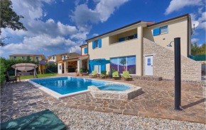 Amazing home in Folici with Outdoor swimming pool, WiFi and 5 Bedrooms